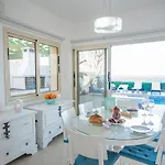 Artisan Seafront Willa